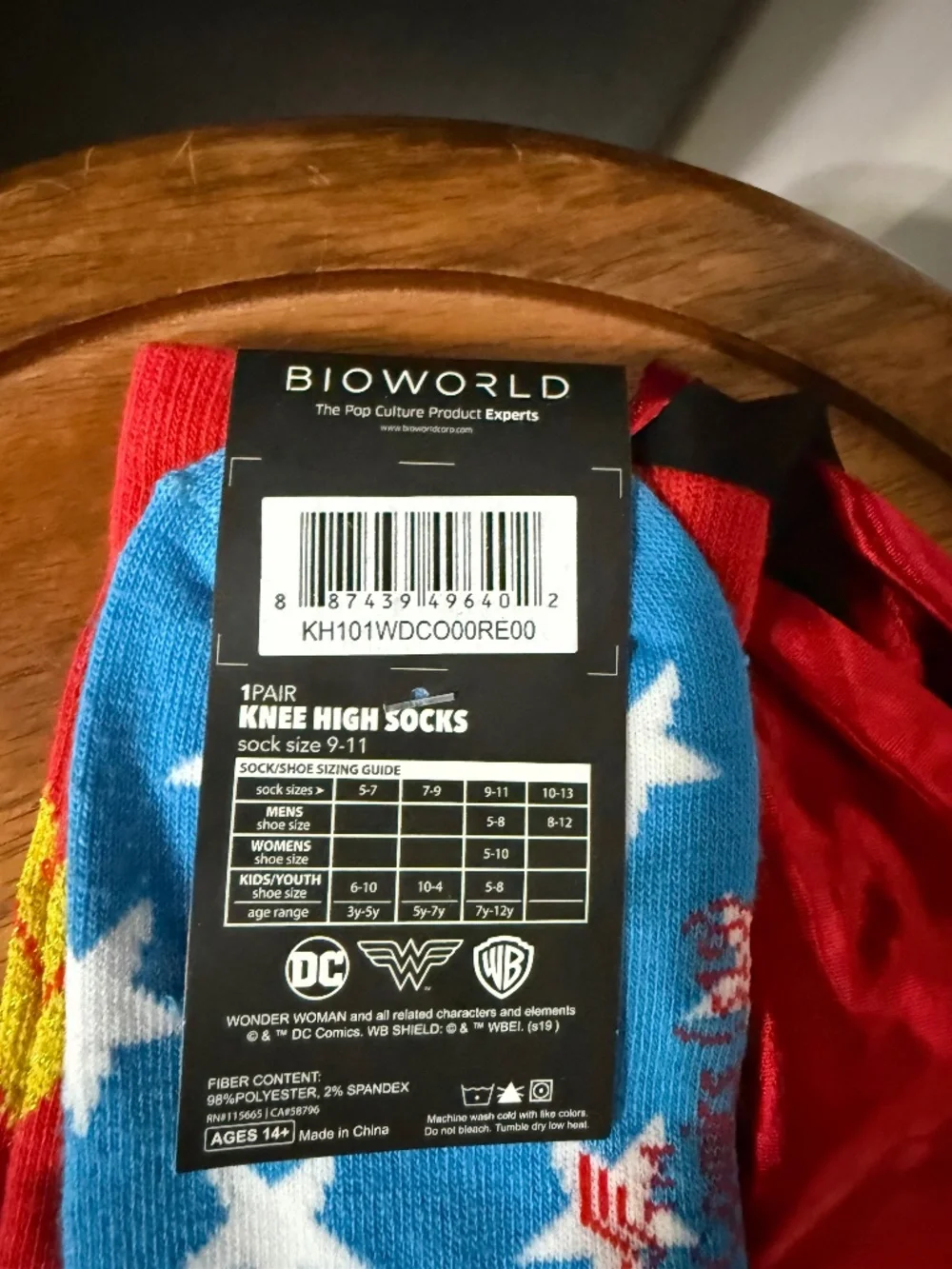 NWT Wonder Woman DC Comics Knee High Cape Socks Bioworld 9-11